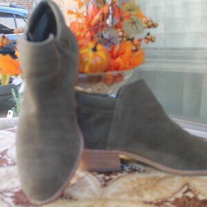 Steve Madden Suede Leather Booties Light Coffee Color Side Zip Sizen8 1/2 M